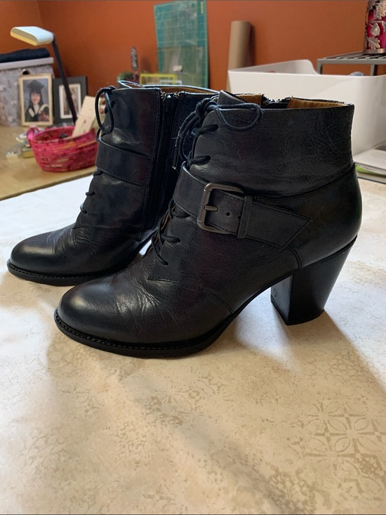 Sofft Shoes - Sofft Women's Black Leather Lace-Up Ankle Boots with Buckle. Sz 7 1/2.